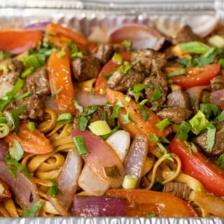 Tallarin Saltado Tray